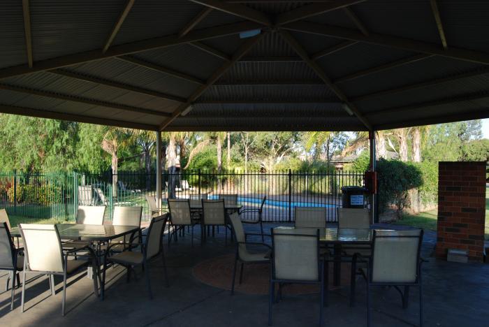 Sportslander Motor Inn Moama Exterior photo