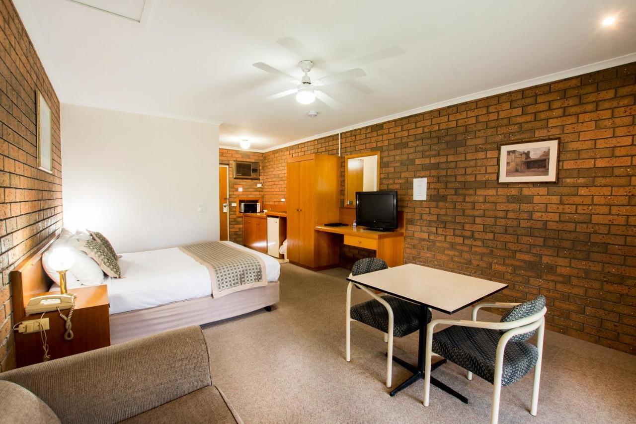 Sportslander Motor Inn Moama Exterior photo