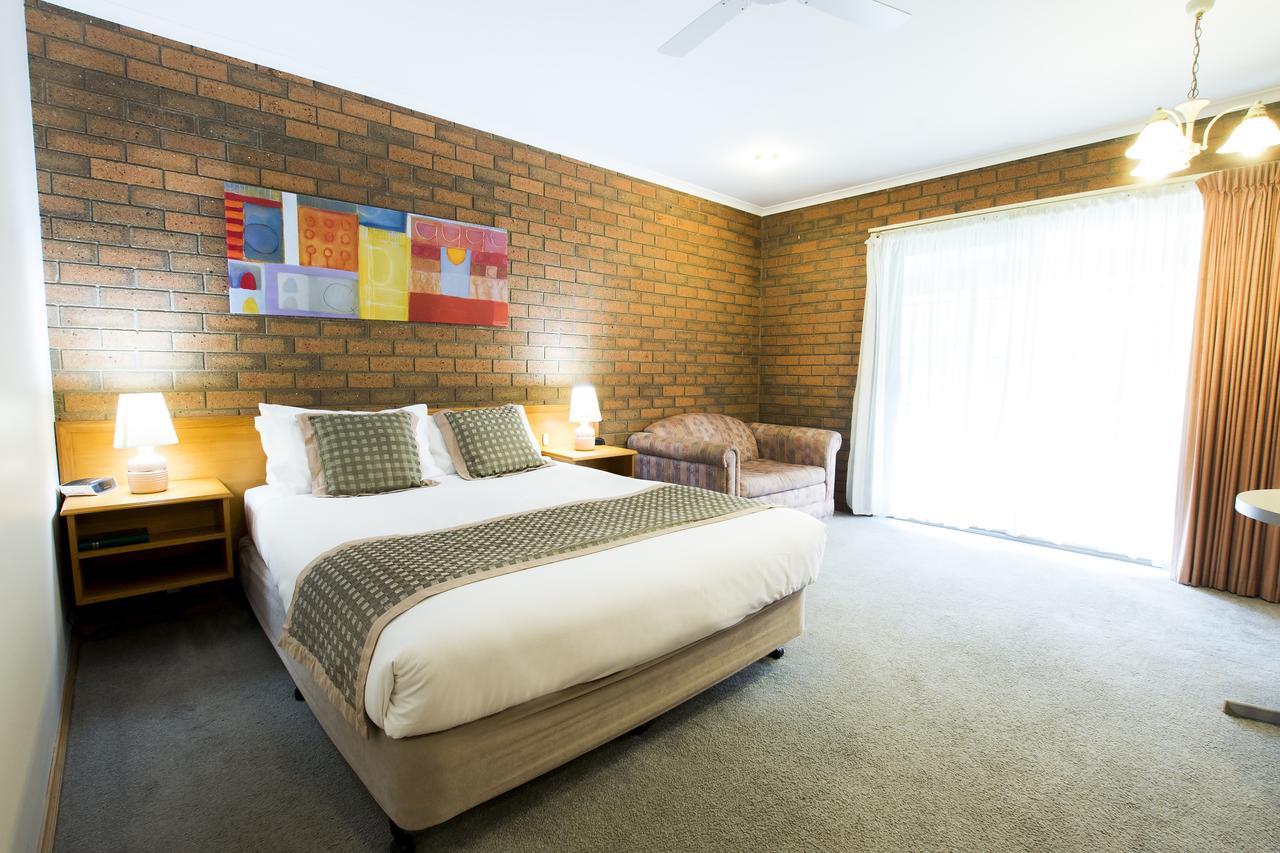 Sportslander Motor Inn Moama Exterior photo