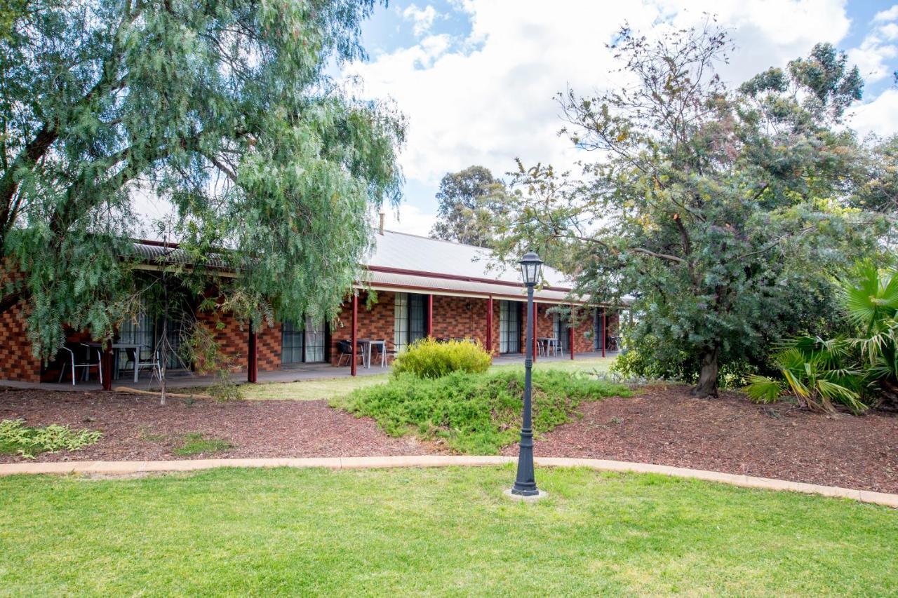 Sportslander Motor Inn Moama Exterior photo