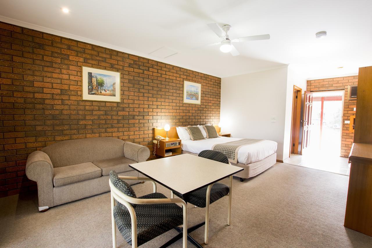 Sportslander Motor Inn Moama Exterior photo