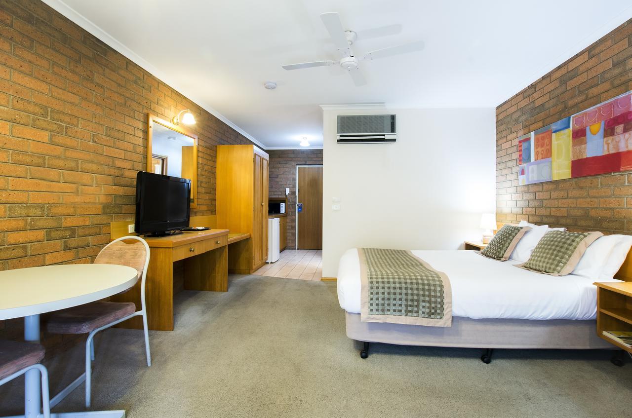 Sportslander Motor Inn Moama Exterior photo